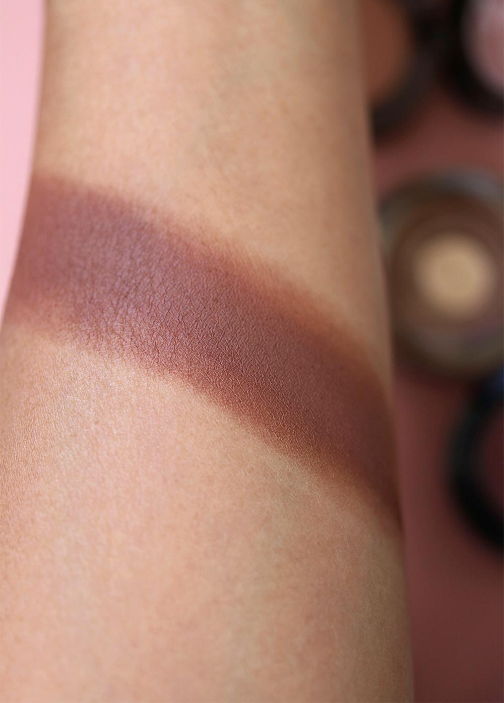 mac swiss chocolate swatch